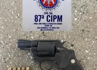 PM prende jovem portando revolver no bairro Liberdade I em Teixeira de Freitas