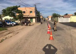 PM prende motociclista bêbado que tentou fugir de blitz em Teixeira de Freitas