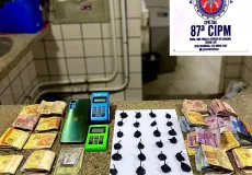 PM prende suspeito com cocaína, dinheiro e máquina de cartão de crédito em Teixeira de Freitas