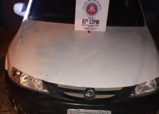 PM recupera carro que havia sido furtado em Teixeira de Freitas