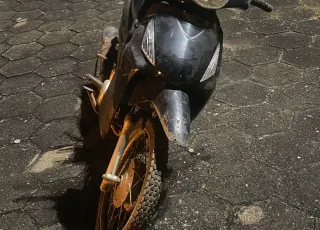 PM recupera motocicleta com restrição de furto/roubo no interior de Itanhém