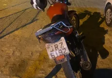 PM recupera motocicleta roubada de entregador de lanches em Teixeira de Freitas