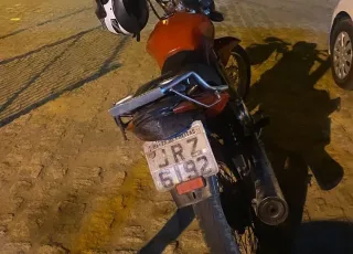 PM recupera motocicleta roubada de entregador de lanches em Teixeira de Freitas