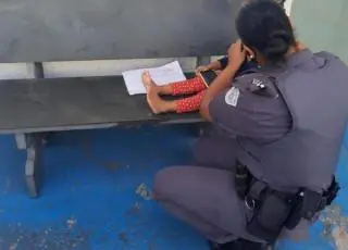 PM resgata criança amarrada em casa após denúncia anônima