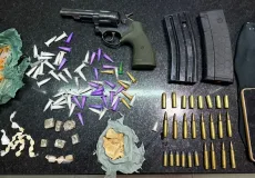 PMBA, apreende arma de fogo e drogas durante  confronto no Bairro Arnaldão em Eunápolis