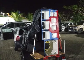 PMBA apreende carro com paredão de som em Itamaraju