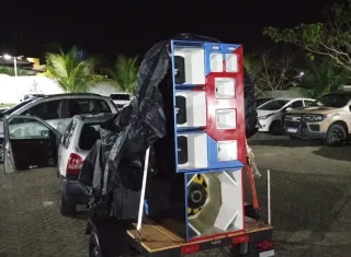 PMBA apreende carro com paredão de som em Itamaraju