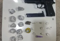 PMBA apreende drogas e simulacro de arma de fogo em Lajedão