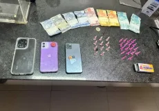 PMBA apreende drogas na cidade de Guaratinga.