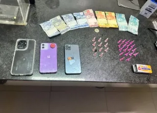 PMBA apreende drogas na cidade de Guaratinga.