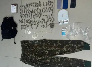 PMBA apreende drogas no bairro Moisés Reis em Eunápolis