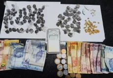 PMBA apreende grande quantidade de drogas e simulacro de arma de fogo em Eunápolis
