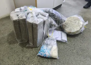 PMBA apreende grande quantidade de drogas no bairro Vista Bela em Itamaraju