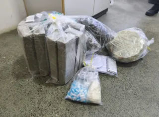 PMBA apreende grande quantidade de drogas no bairro Vista Bela em Itamaraju
