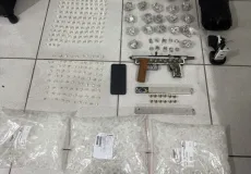 Submetralhadora, drogas e veículos são apreendidos  durante ação em Porto Seguro