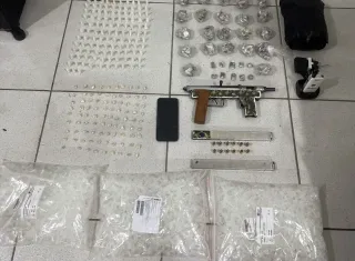 Submetralhadora, drogas e veículos são apreendidos  durante ação em Porto Seguro