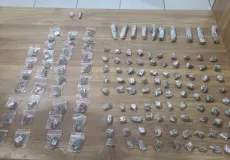 PMBA cumpre mandado de prisão por estupro de vulnerável e apreende drogas em Porto Seguro