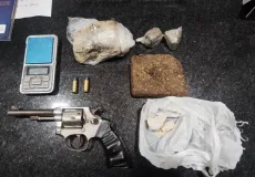 PMBA prende suspeitos e apreende drogas, arma e som em Eunápolis após denúncia de perturbação do sossego