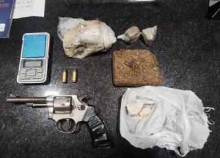 PMBA prende suspeitos e apreende drogas, arma e som em Eunápolis após denúncia de perturbação do sossego