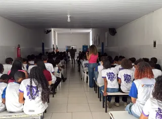 PMBA realiza palestra sobre violência, bullying e segurança no ambiente escolar em Teixeira de Freitas