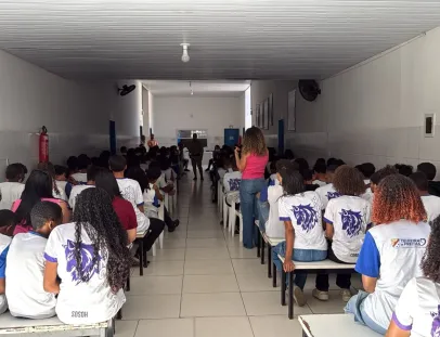 PMBA realiza palestra sobre violência, bullying e segurança no ambiente escolar em Teixeira de Freitas