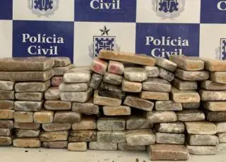 Polícia apreende 90 Kg de maconha em carro adaptado para ser utilizado como ambulância em Jequié