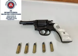 Polícia apreende arma e munição após receber denúncia de tráfico em Eunápolis