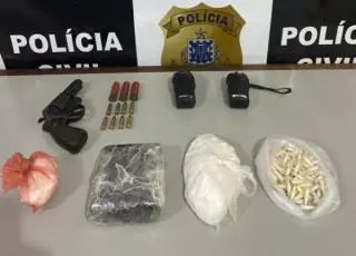 Polícia apreende cocaína, arma e recupera produtos roubados
