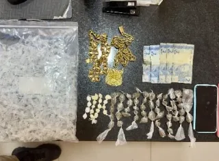 Polícia apreende drogas e prende suspeito no bairro Juca Rosa, em Eunápolis
