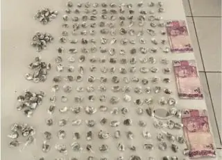 Polícia apreende drogas em Porto Seguro. Traficantes fugiram pelo mangue