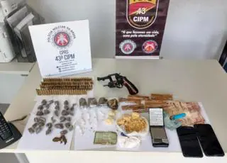 Polícia apresenta material apreendido com bandido acusado de matar policial em Porto Seguro