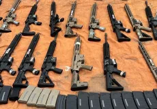 Polícia Civil apreende 22 fuzis e tabletes de cocaína em Vila de Abrantes