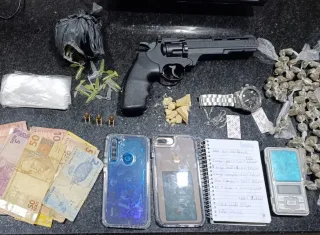 Polícia Civil apreende drogas, arma depressão e recupera Moto roubada em Eunápolis