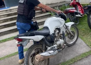 Polícia Civil apreende motocicleta utilizada por criminosos em Eunápolis