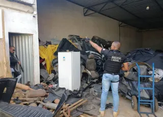 Polícia Civil desarticula esquema de desmanche e tráfico de armas em Eunápolis; suspeito é preso em flagrante