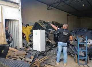 Polícia Civil desarticula esquema de desmanche e tráfico de armas em Eunápolis; suspeito é preso em flagrante