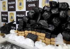 Polícia Civil desarticula laboratório de drogas na Praia de Ipitanga e faz apreensões em condomínio de luxo de Lauro de Freitas 