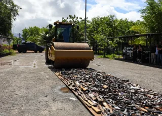 Polícia Civil destrói mais de uma tonelada de armas de fogo apreendidas