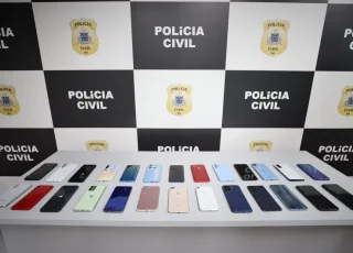 Polícia Civil devolve aos proprietários 23 celulares roubados em ônibus na capital