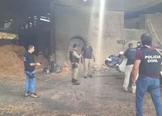 Polícia Civil e  PM da 87ªa CIPM  incinera de cerca  58 quilos  de drogas em Teixeira de Freitas