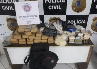 Polícia Civil e CIPE Mata Atlântica apreendem drogas, armas e dinheiro em ação conjunta em Eunápolis
