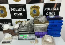  Polícia Civil e Militar apreendem mais de meio milhão em drogas em operação conjunta em Eunápolis