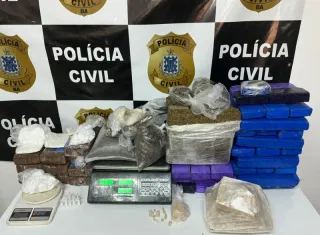  Polícia Civil e Militar apreendem mais de meio milhão em drogas em operação conjunta em Eunápolis
