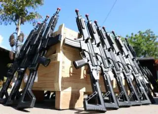 Polícia Civil entrega novos fuzis para unidades do interior da Bahia