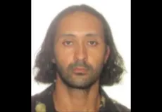 Polícia Civil identifica executores de homicídio, um deles é preso pela Polícia Militar após receber alta hospitalar; comparsa permanece foragido