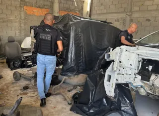 Polícia Civil localiza galpão de desmanche envolvido em fraudes de seguro em Eunápolis