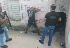 Polícia Civil prende homem com drogas em ação investigativa no bairro Moisés Reis, em Eunápolis