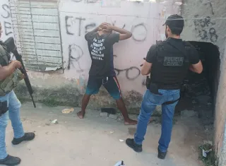 Polícia Civil prende homem com drogas em ação investigativa no bairro Moisés Reis, em Eunápolis