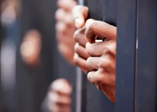 Polícia Civil prende pai e filho acusados de homicídio em Medeiros Neto