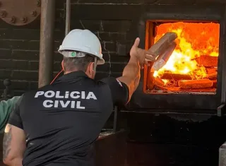 Polícia Civil realiza incineração de drogas apreendidas em unidades da 8ª COORPIN TEIXEIRA DE FREITAS